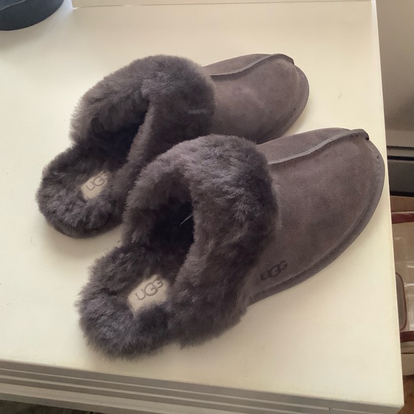 UGG Women's Slippers in Dark Gray - Picture 6 of 7